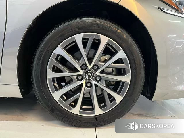 Lexus ES id 4307116 из Китая 12
