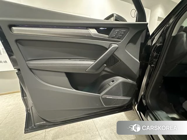 Audi Q5L id 4333909 из Китая 17