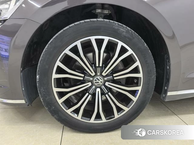 Volkswagen Huiang id 4254251 из Китая 15