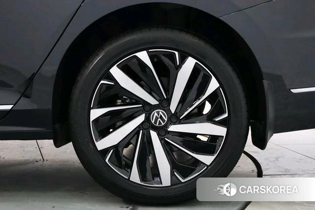 Volkswagen Passat id 4258631 из Китая 18