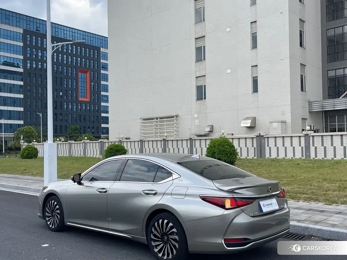 Lexus ES id 4589476 из Китая 8