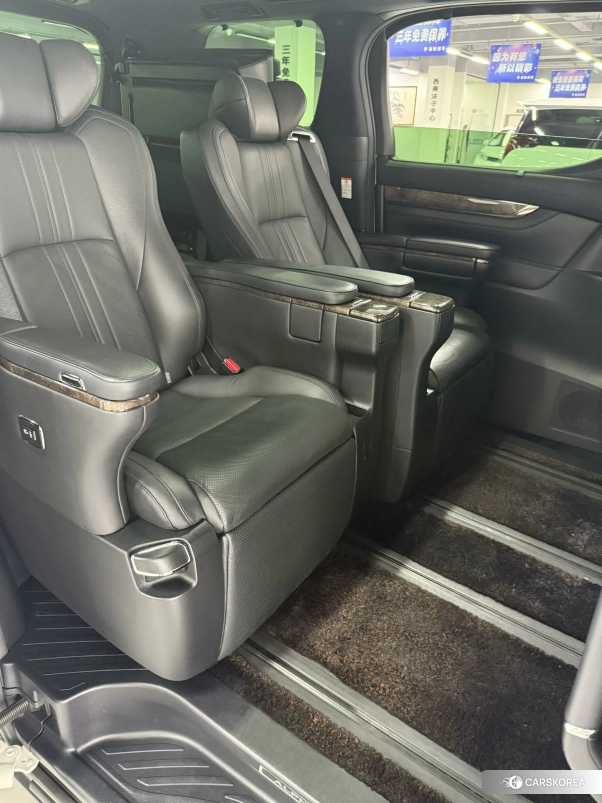 Toyota Elfa id 4441064 из Китая 8