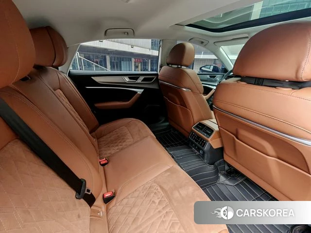 Audi A7L id 4290304 из Китая 13