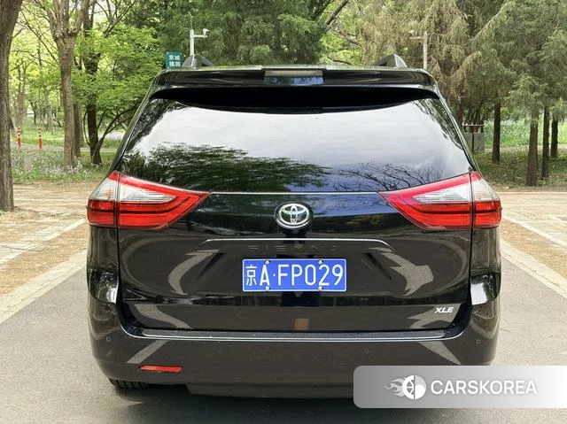 Toyota Sienna id 4253475 из Китая 17