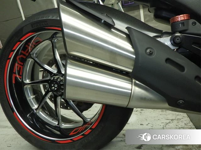 Ducati DIAVEL CARBON id 4205871 из Японии 22