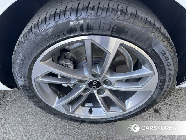 Audi A4L id 4207920 из Китая 14