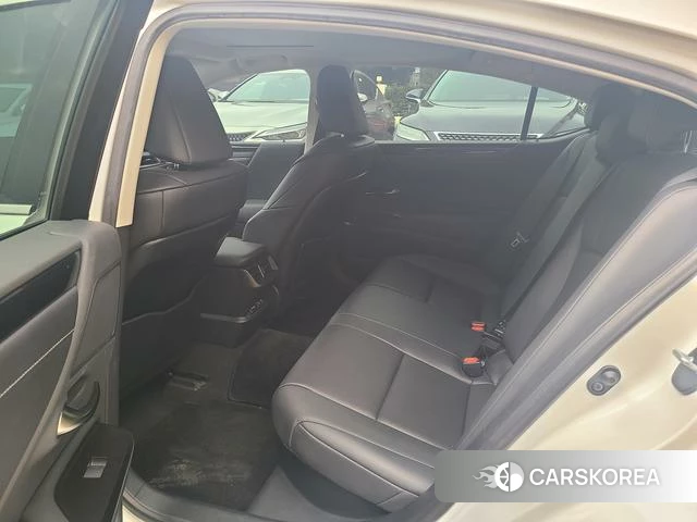 Lexus ES id 4242008 из Китая 10