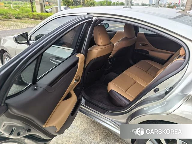 Lexus ES id 4291293 из Китая 9