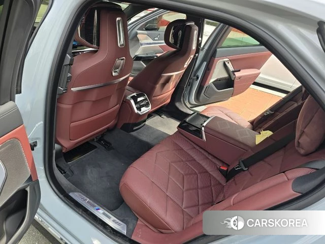 BMW 7 Series (G70) id 3876478 из Кореи 8