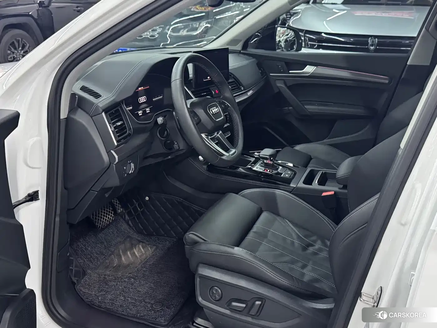 Audi Q5L id 4629101 из Китая 14