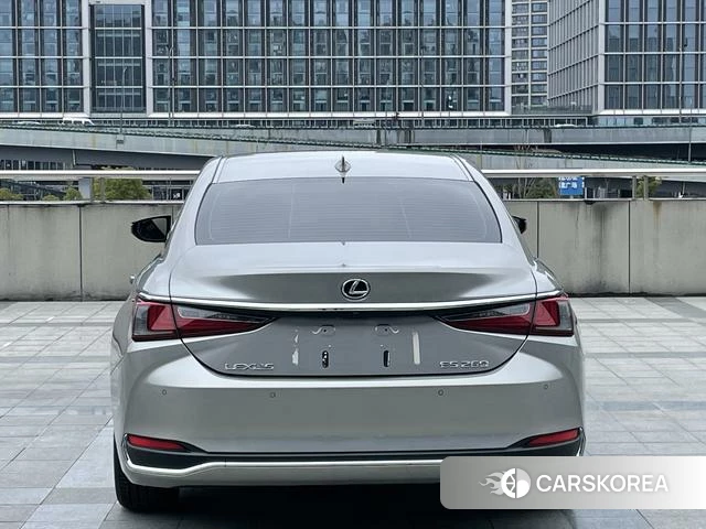Lexus ES id 4261240 из Китая 13