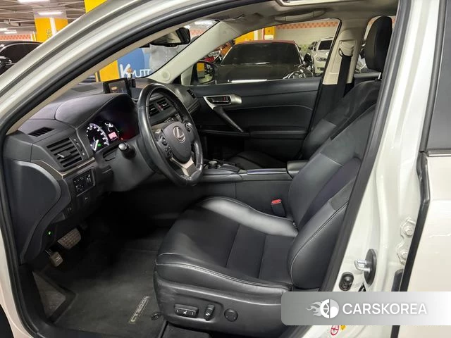 Lexus CT200h id 3905972 из Кореи 18