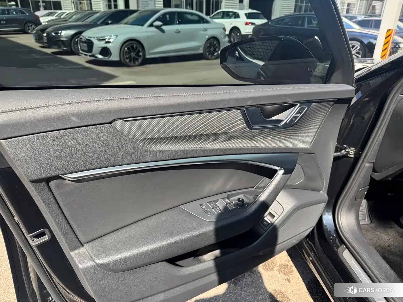 Audi A6L id 4576373 из Китая 30