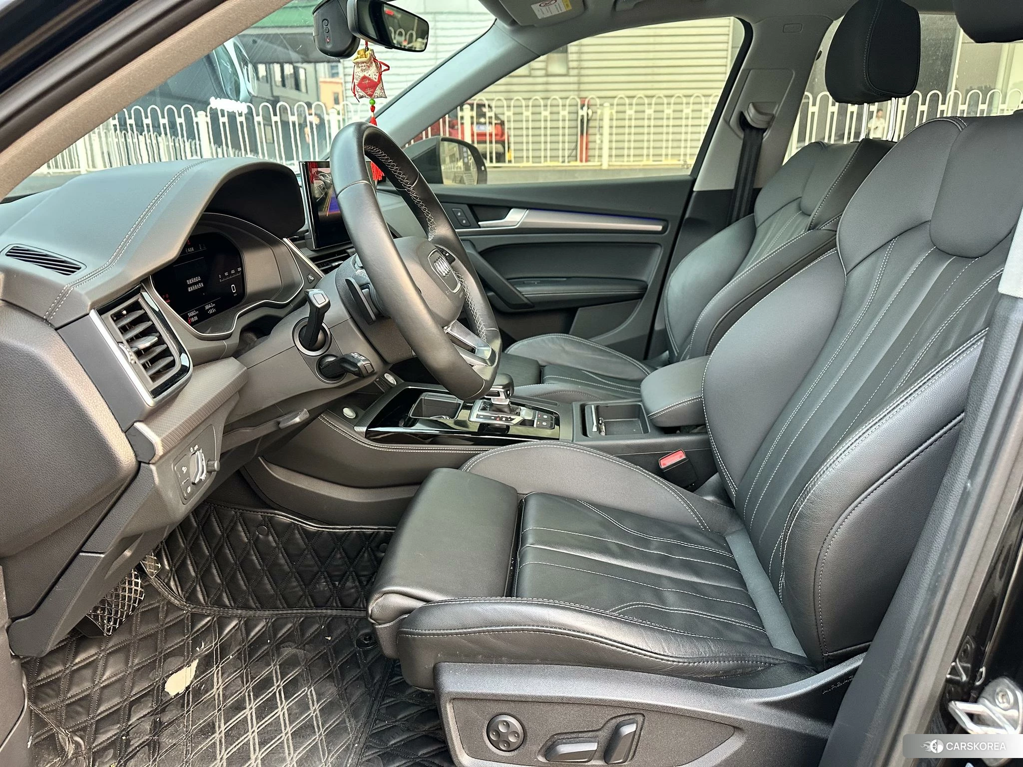 Audi Q5L id 4405987 из Китая 17