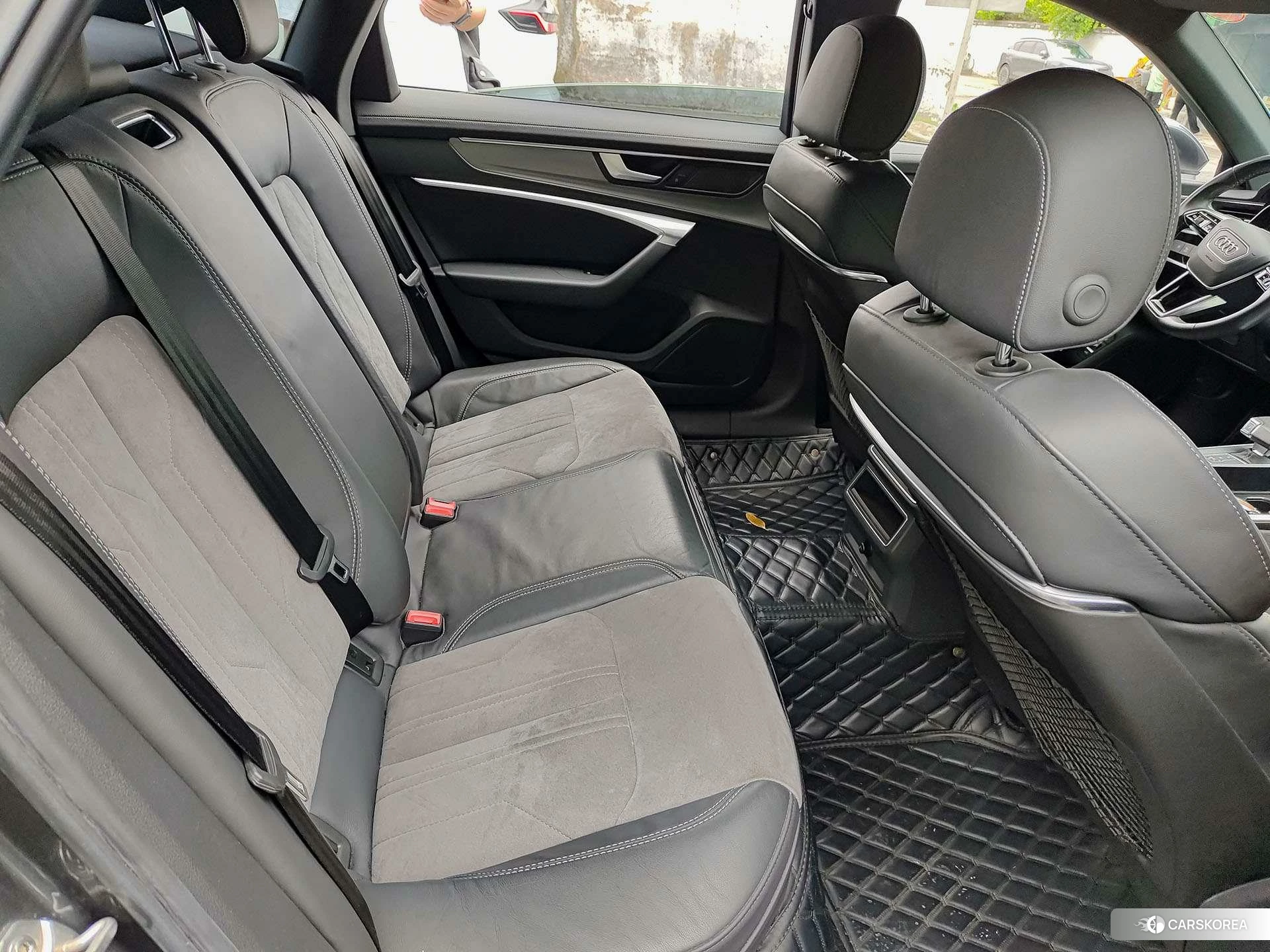 Audi A6L id 4454088 из Китая 9