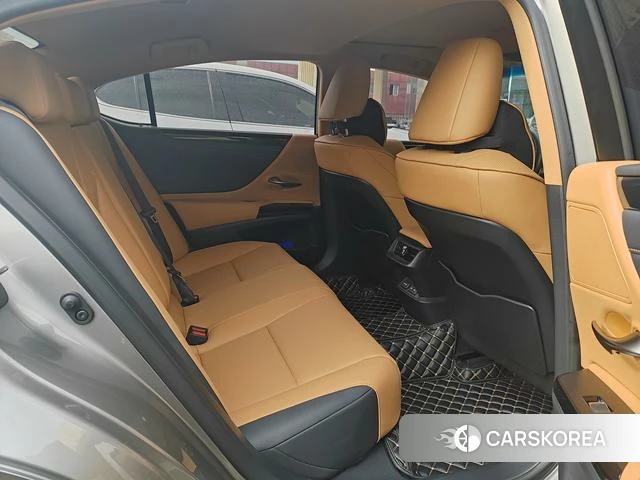 Lexus ES id 4299876 из Китая 14