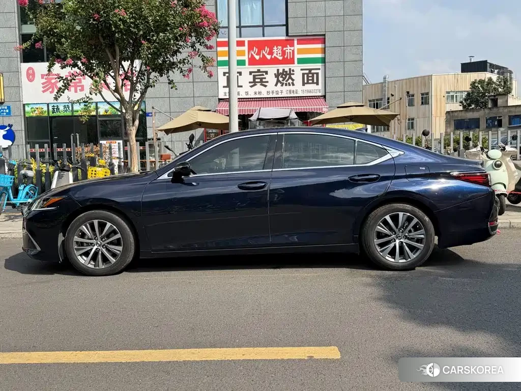 Lexus ES id 4644735 из Китая 12
