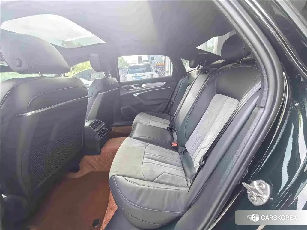 Audi A6L id 4553789 из Китая 13