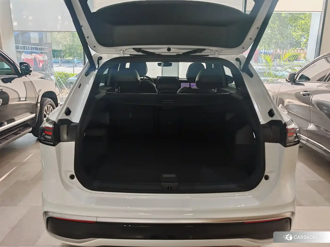Volkswagen Tiguan L id 4679823 из Китая 14