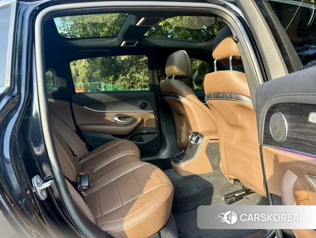 Mercedes-Benz E-class id 4264966 из Китая 19