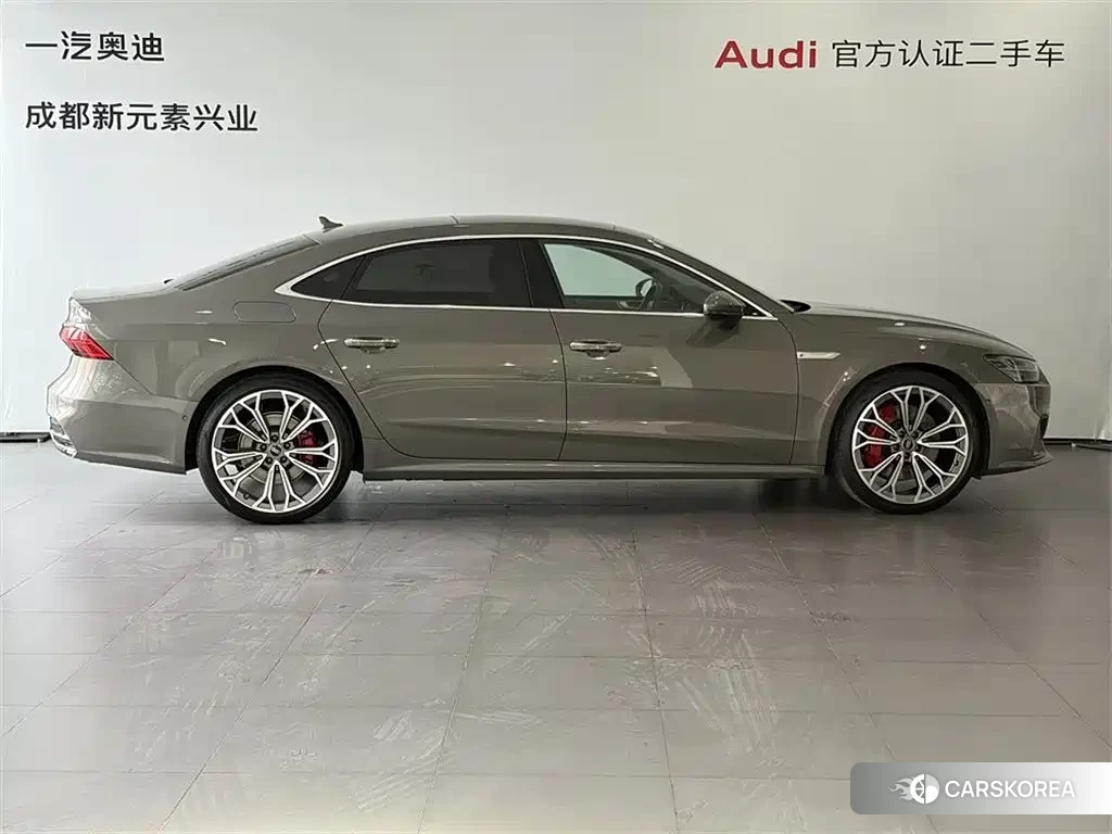 Audi A7L id 4559625 из Китая 12