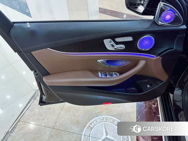 Mercedes-Benz E-class id 4359365 из Китая 21