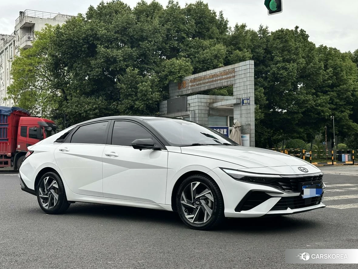 Hyundai Elantra id 4515071 из Китая 11