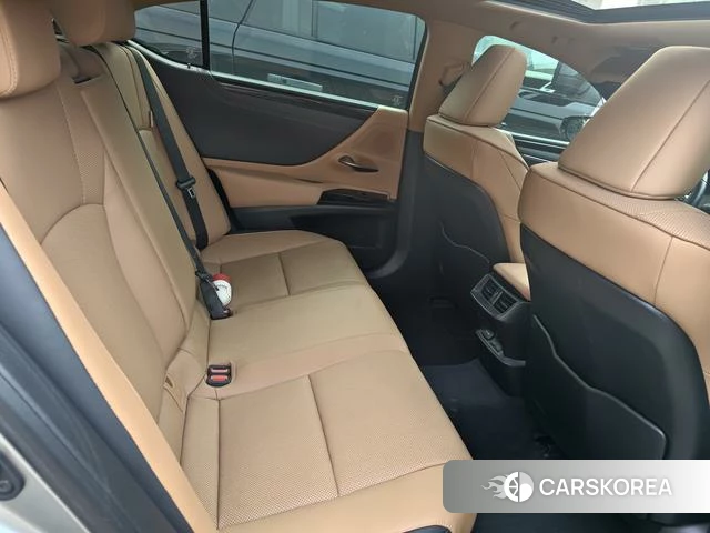 Lexus ES id 4259982 из Китая 11