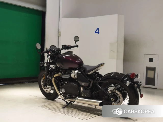 Triumph BONNEVILLE BOBBER id 4358567 из Японии 9