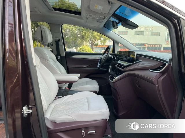 Buick GL8 id 4209905 из Китая 21