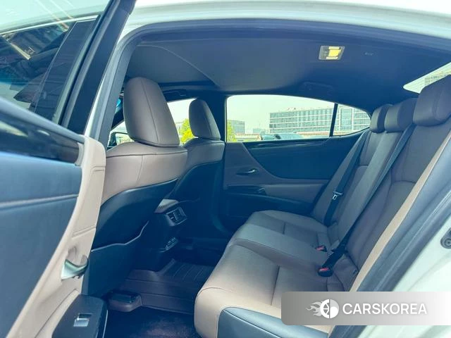 Lexus ES id 4261199 из Китая 10