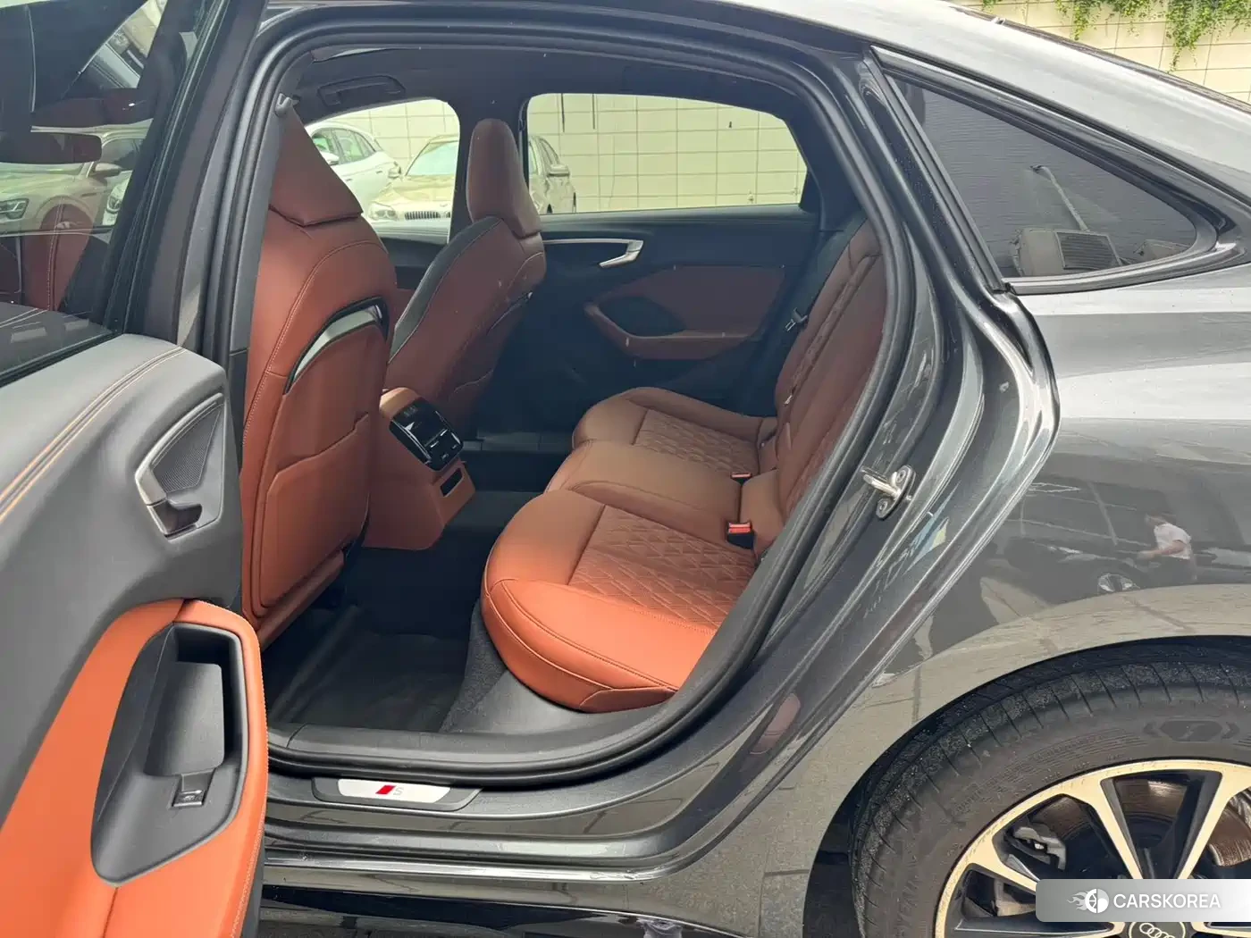 Audi A5L id 4628458 из Китая 8