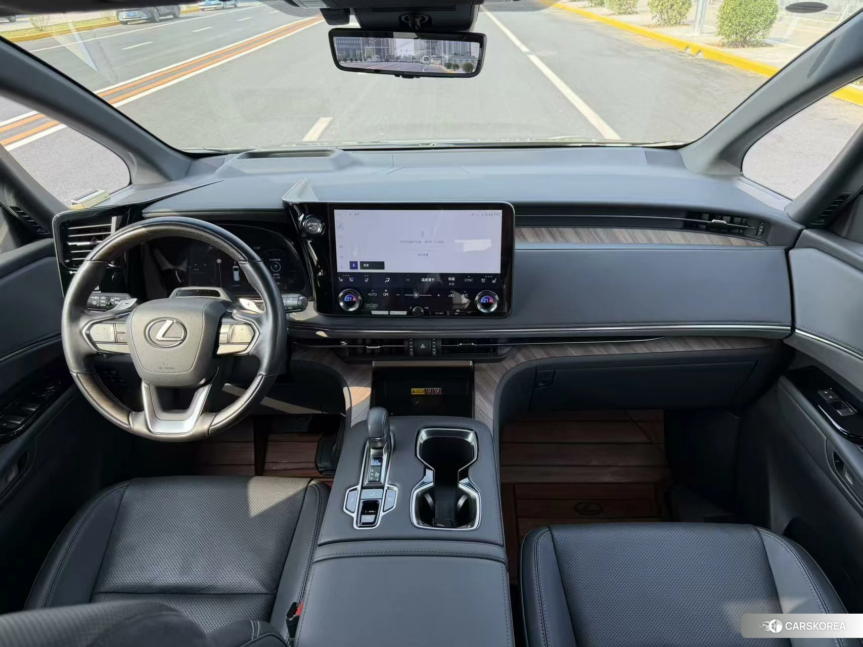 Lexus LM id 4468162 из Китая 22