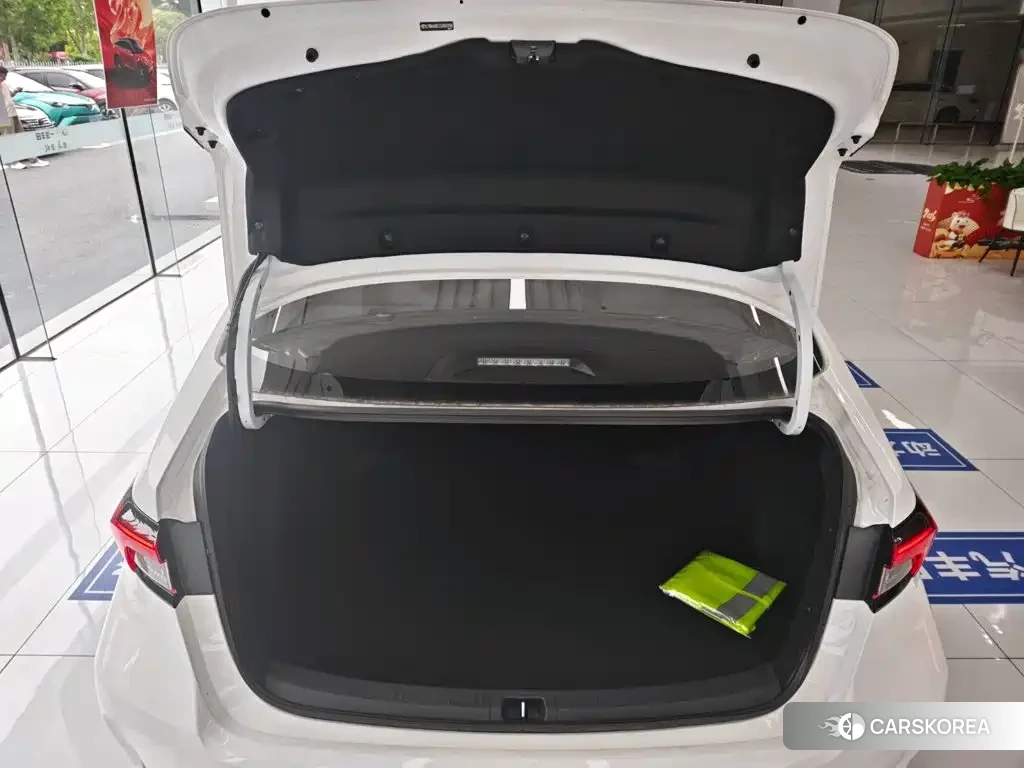 Toyota Corolla id 4606881 из Китая 11