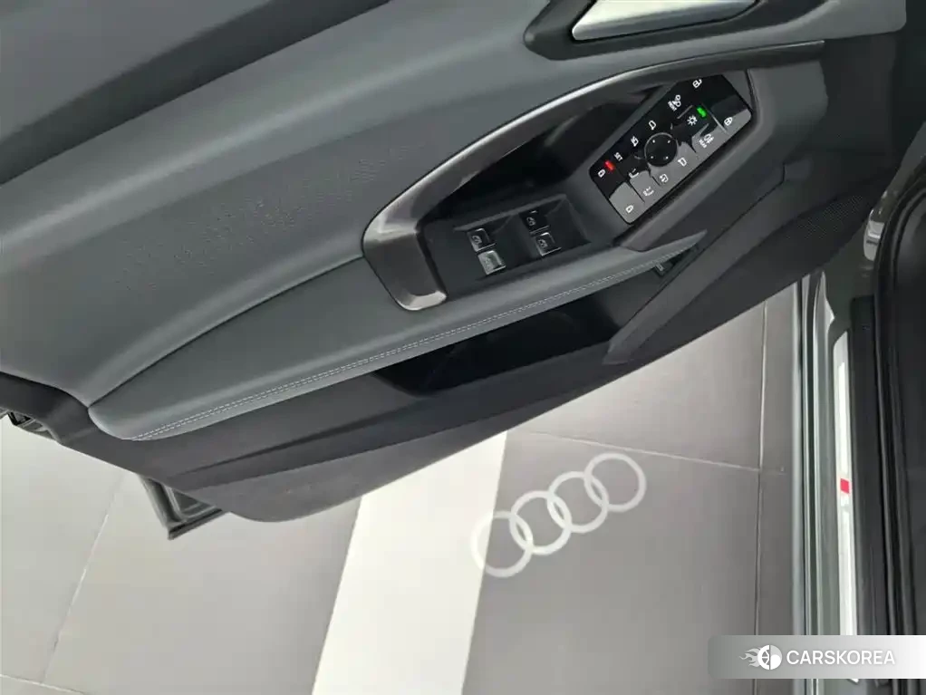 Audi Q5L id 4686152 из Китая 16