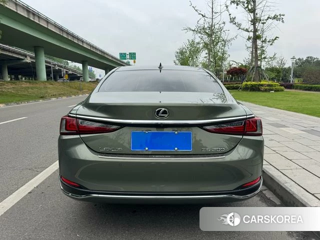 Lexus ES id 4335294 из Китая 11