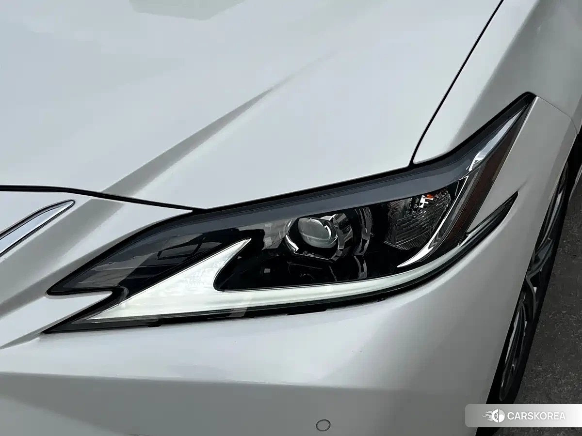 Lexus ES id 4601892 из Китая 28