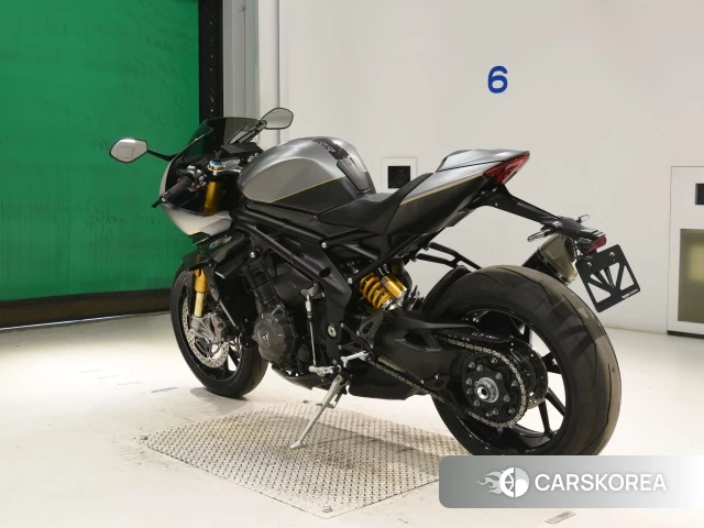 Triumph SPEED TRIPLE 1200 RR id 4352647 из Японии 8
