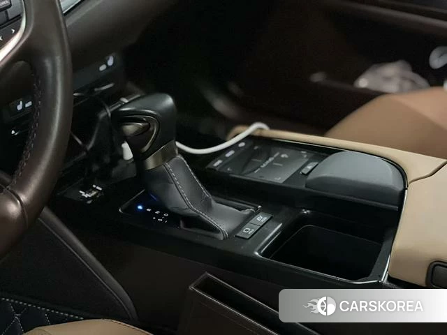 Lexus ES id 4298192 из Китая 24