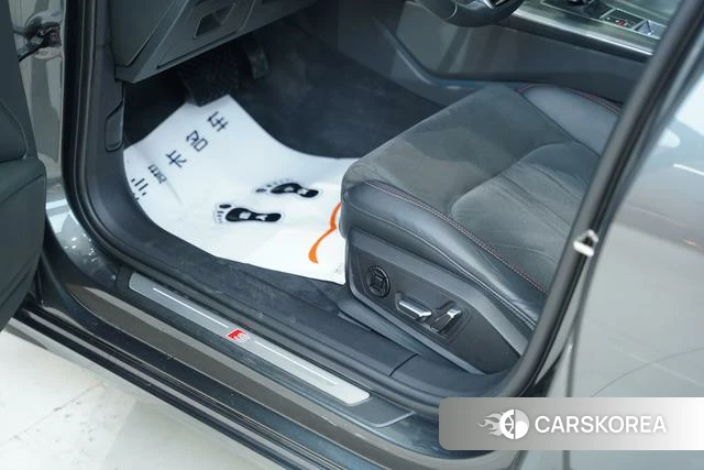Audi A6L id 4301139 из Китая 18