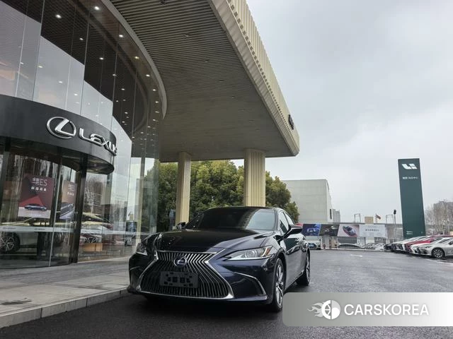 Lexus ES id 4209378 из Китая 15