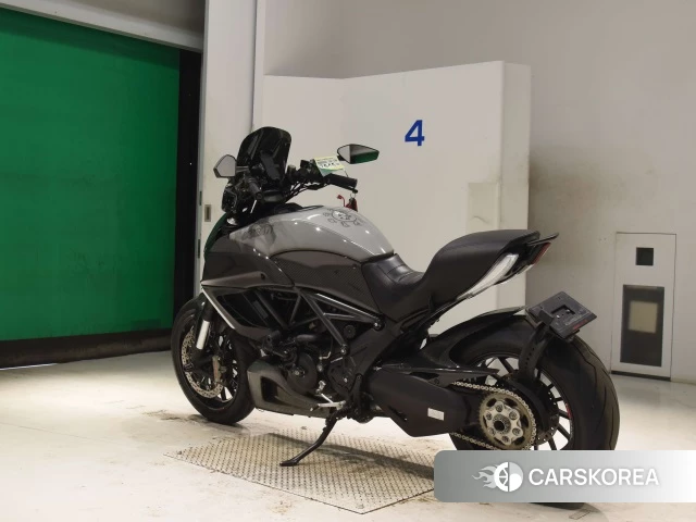 Проданный Ducati DIAVEL CARBON id 4270998 из Японии, фото 8