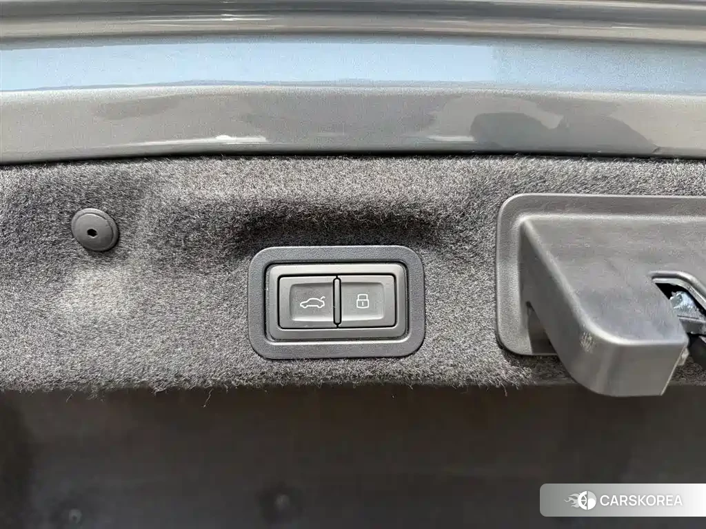 Audi A6L id 4680544 из Китая 25