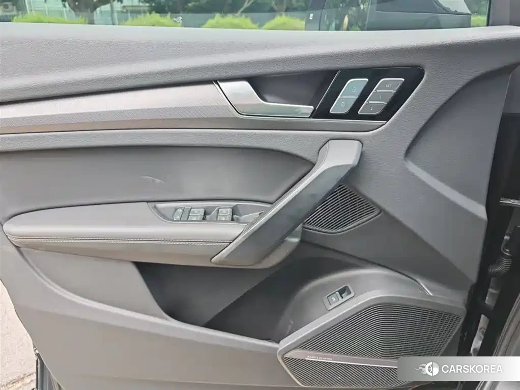 Audi Q5L id 4680570 из Китая 12