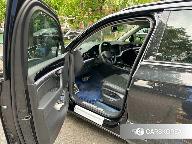 Volkswagen Touareg id 4335844 из Китая 8