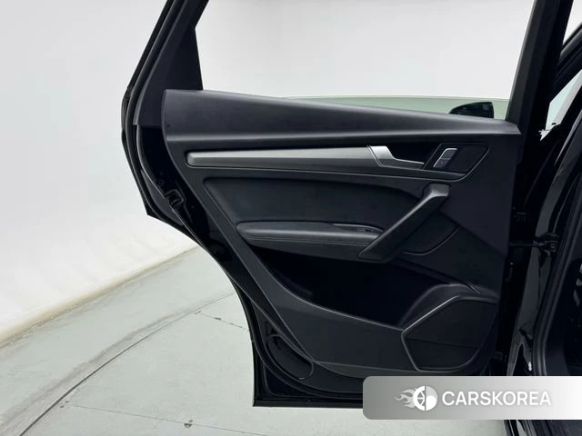 Audi Q5L id 4290468 из Китая 26