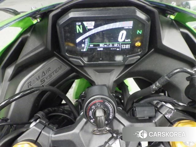 Kawasaki ZX-4RR id 4191968 из Японии 32