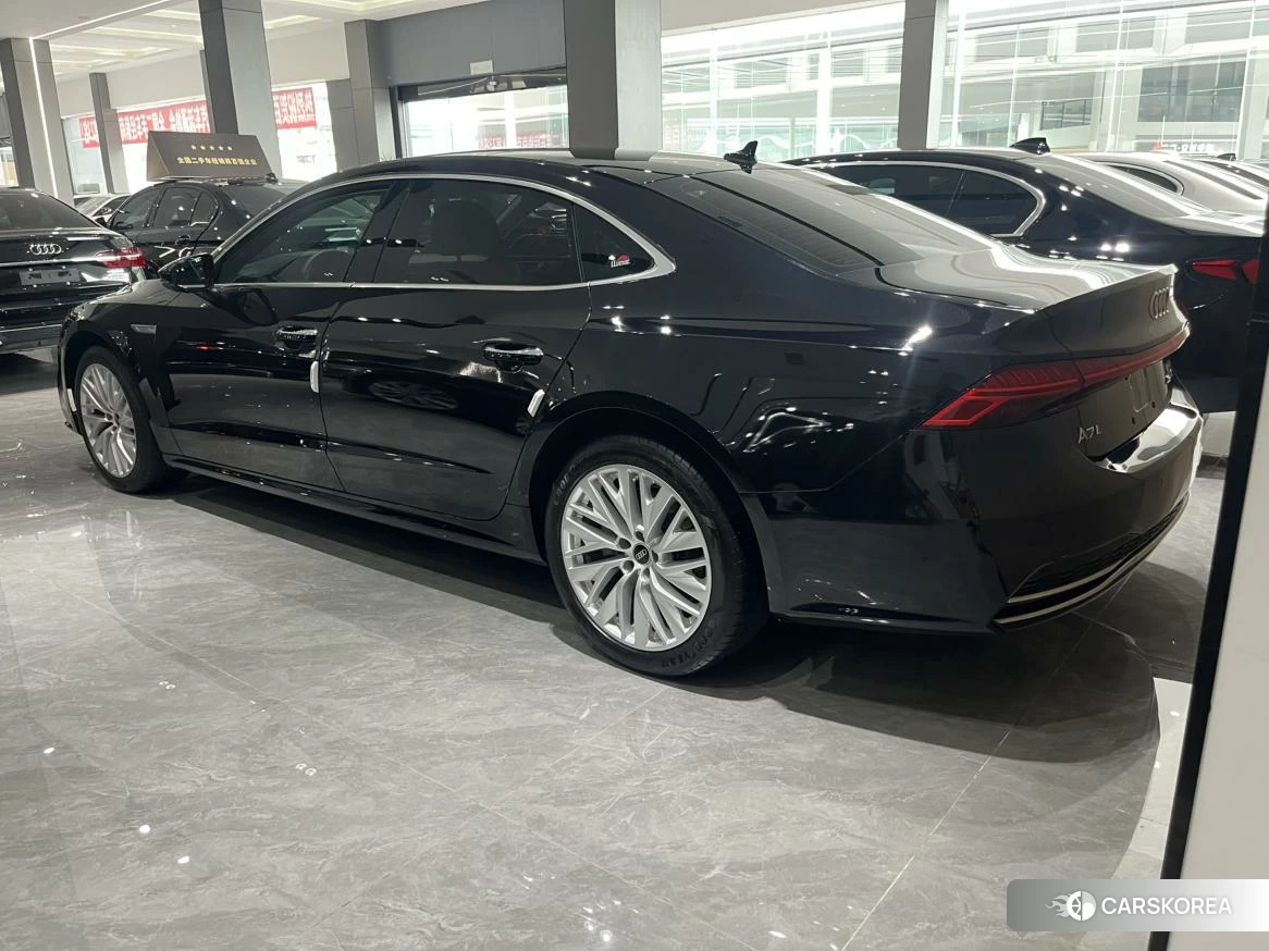 Audi A7L id 4407543 из Китая 8