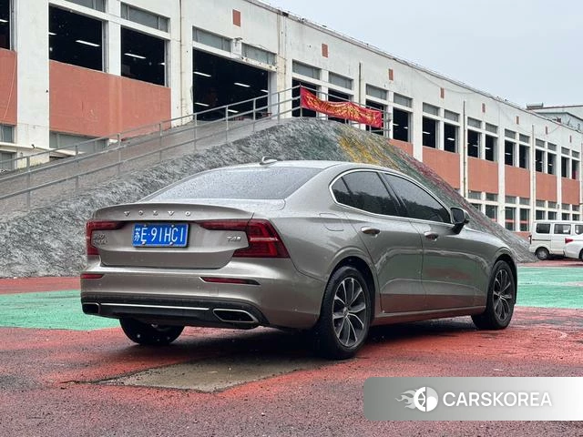 Volvo S60 id 4238504 из Китая 9