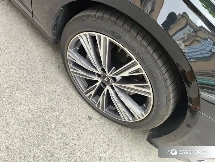 Audi A6L id 4553890 из Китая 14